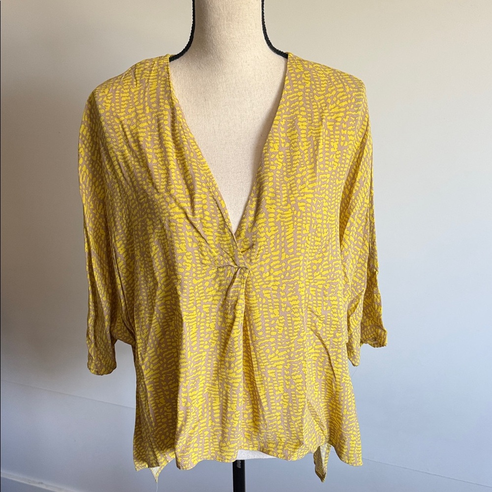 Forever 21 Yellow Patterned V-Neck Blouse